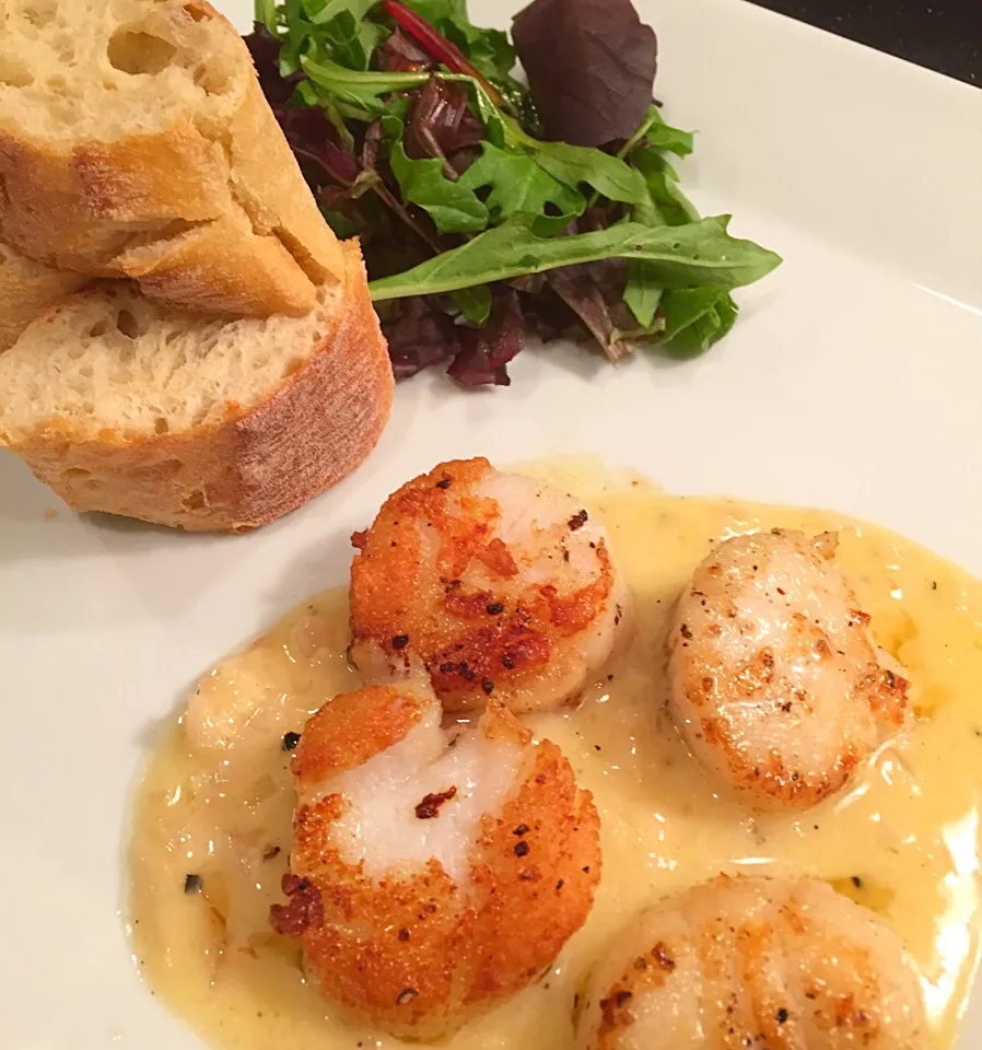 Snapdishの料理写真:Scallops with Buerre Blanc|K Goodnessさん