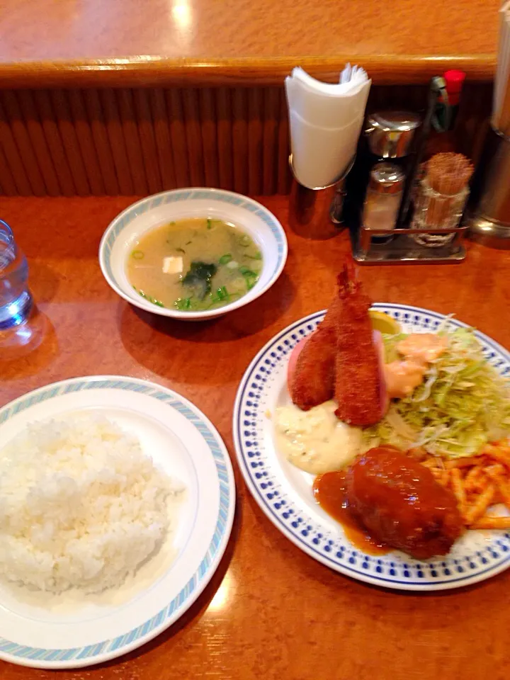 Snapdishの料理写真:洋食屋ゲンジ。|Shonen  Kobayashiさん