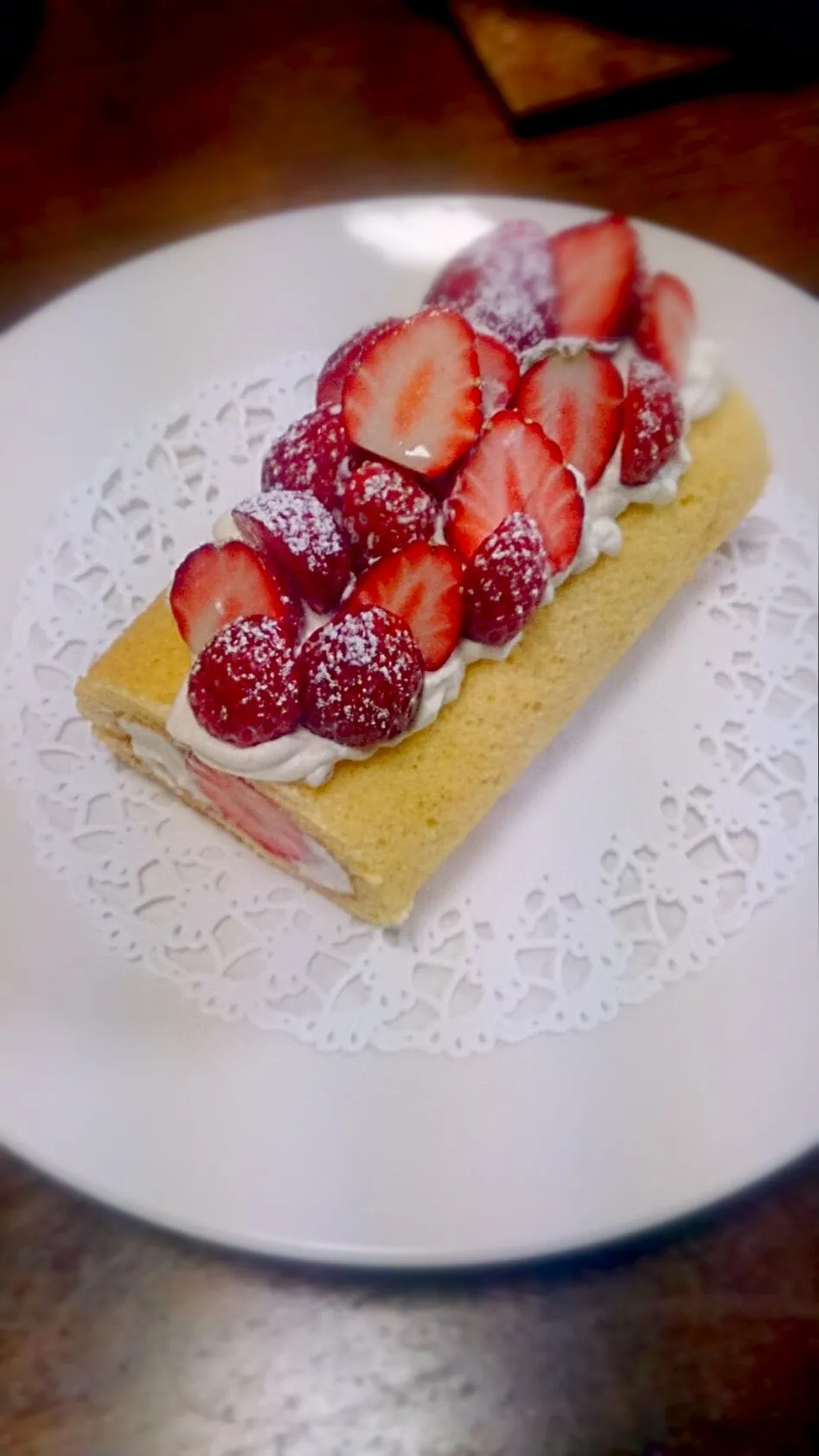 苺と白桃のロールケーキ#試してみよう！明治十勝フレッシュ♪|蜜柑さん