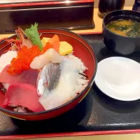 三崎豊魚 キラッキラの 海鮮丼✨at池袋|豆大福さん