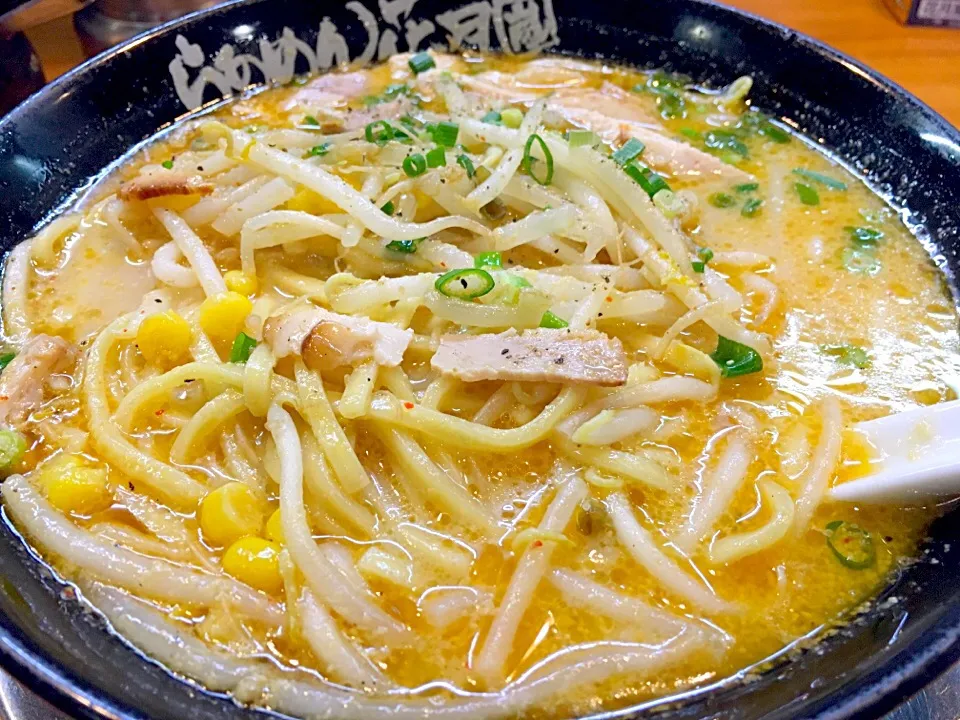 ราเม็งเต้าเจี้ยว 黄金の味噌ラーメン@ที่ญี่ปุ่น 花月|akiさん