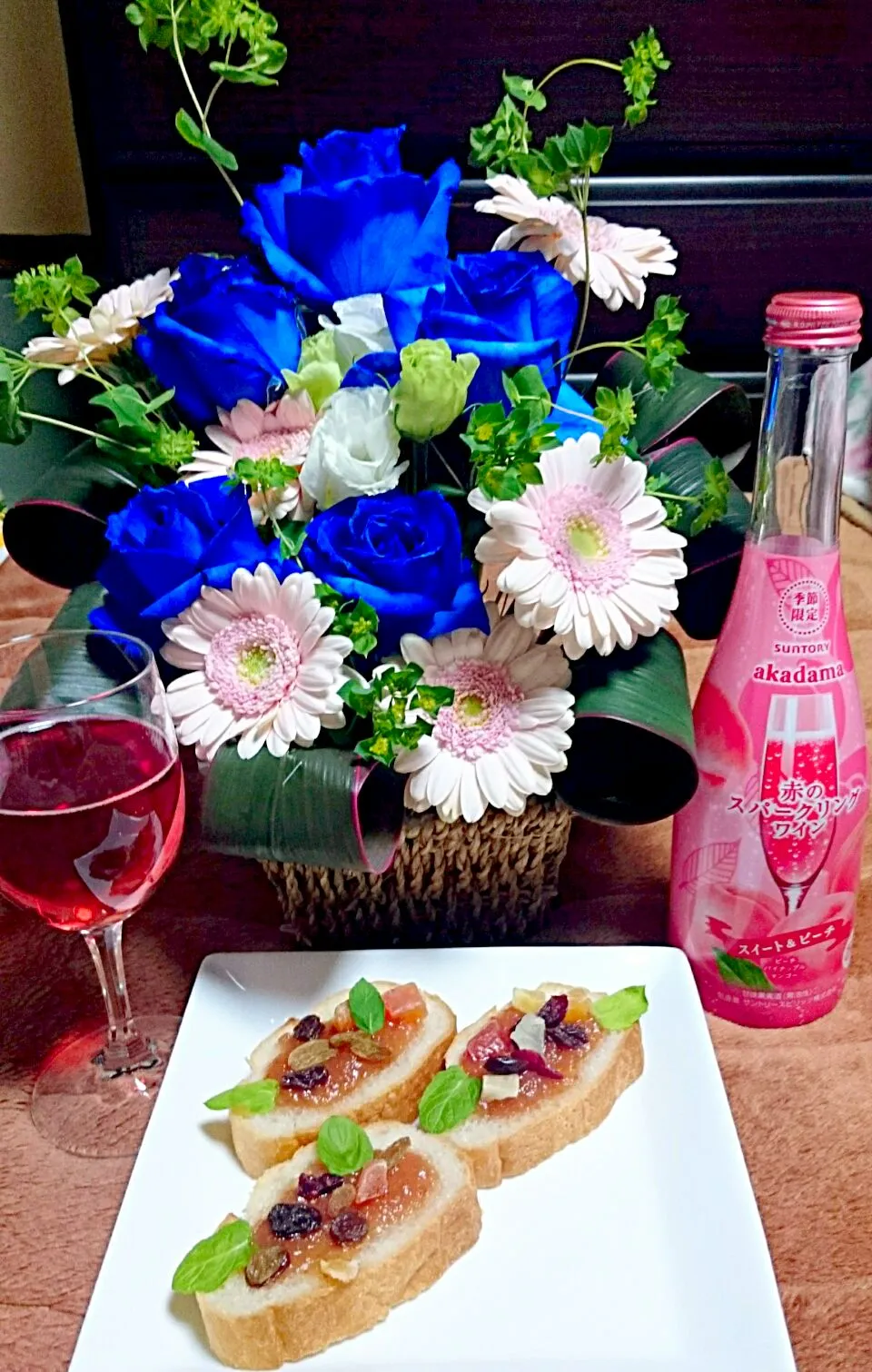 自己流フラワーアレンジメント🌷🌸🌹🌺🌻🌼をつくり
 カナッペ・  ワイン🍷で
ひとり飲み🍷|Noriko🍝🍴🍩さん