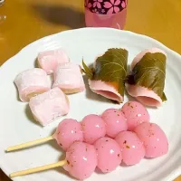 Snapdishの料理写真:Sakura Mochi & Sakura Dango 🌸🍡❤️|Melba Teresa J. Faustino-Villanuevaさん