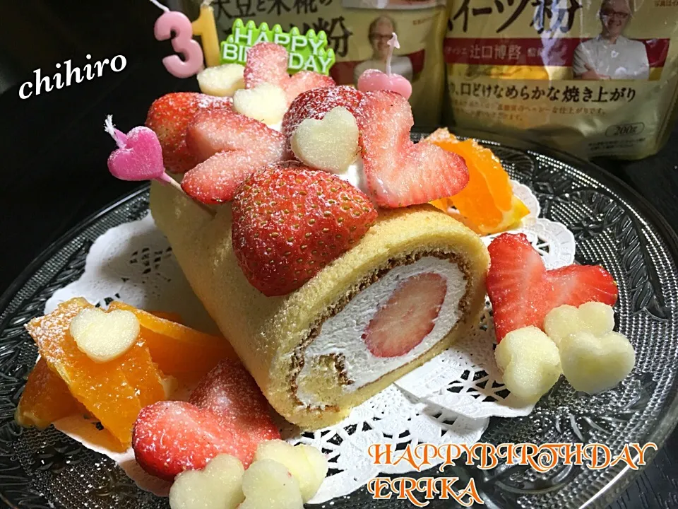 Snapdishの料理写真:長女のお誕生日のお祝いにりずむちゃんのロールケーキ苺入り🍓🍓🍓|川上千尋さん