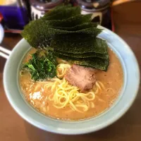 Snapdishの料理写真:寿々喜家（@上星川）のラーメン！家系の有名どころ！|すみでぃーさん