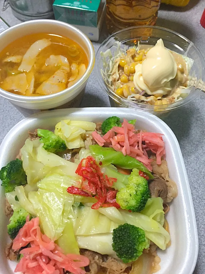 エビ野菜塩牛丼(自宅で醤油増し)、豚汁、サラダ(自宅でマヨネーズ増し)|ms903さん