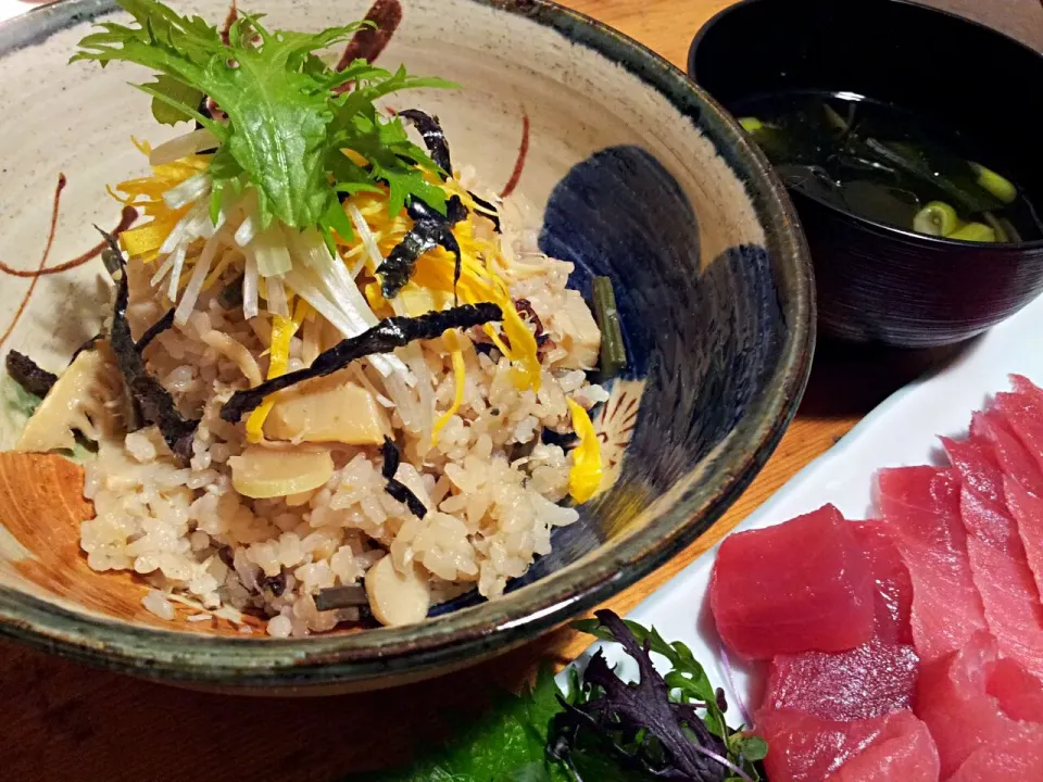 鰤と山菜の炊き込みご飯、三陸産ワカメ吸い物、さっきの本鮪☆|けんさん