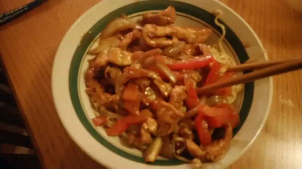 Chicken in plum sauce with noodles|Frank Ortizさん