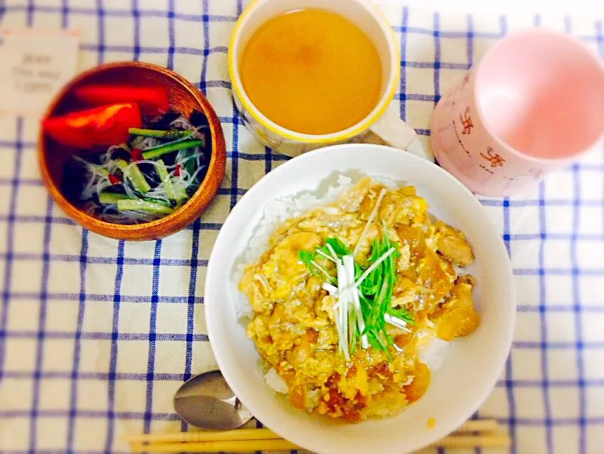 ＊鶏ささみの親子丼
＊春雨サラダ
＊コンソメスープ|Belleさん