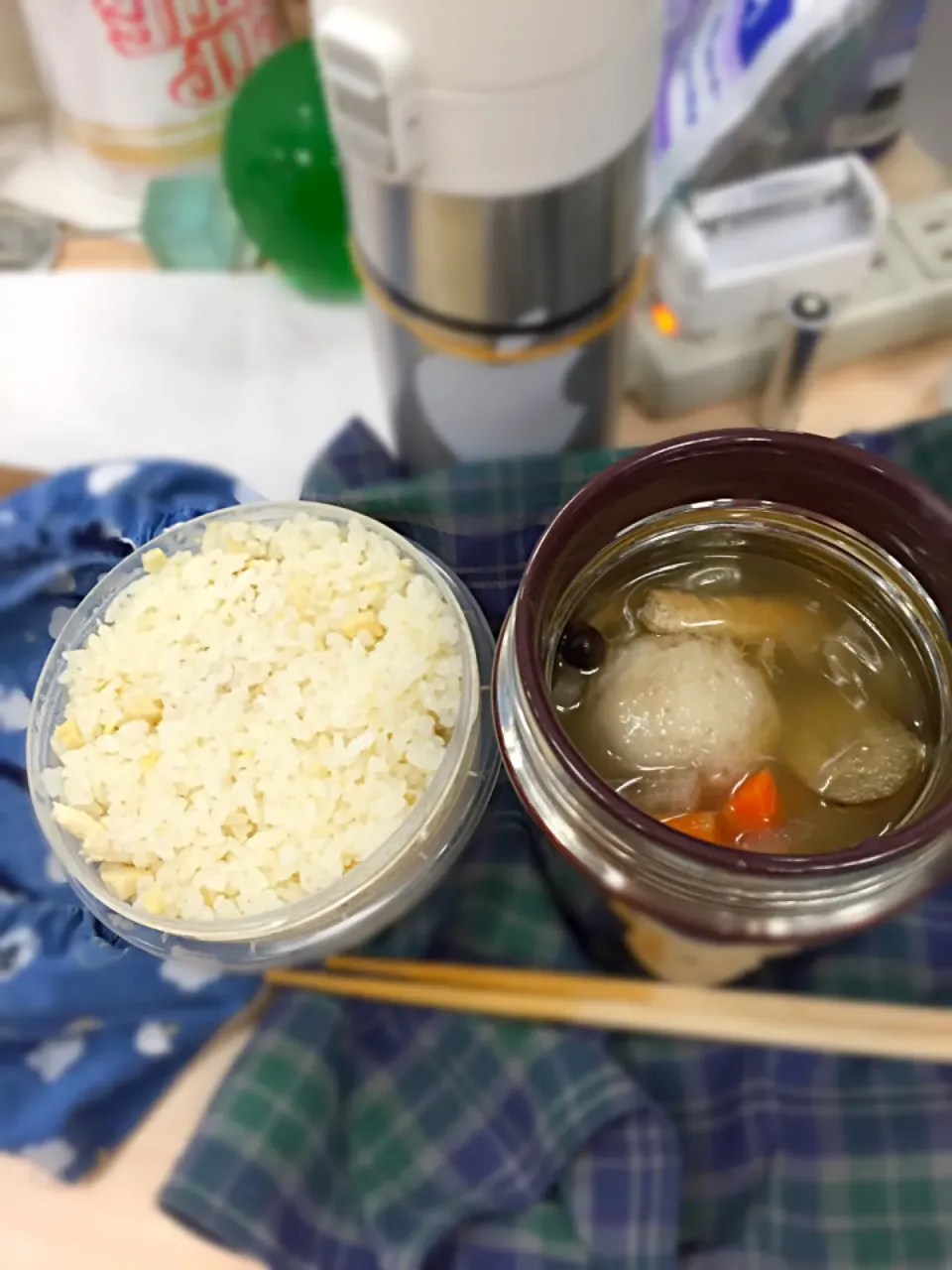 野菜いっぱいスープと炊き込みチキンライス|Lunchさん