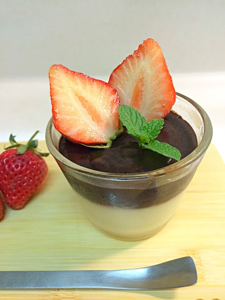 Chocolate custard cup with strawberry|Peggy Chenさん