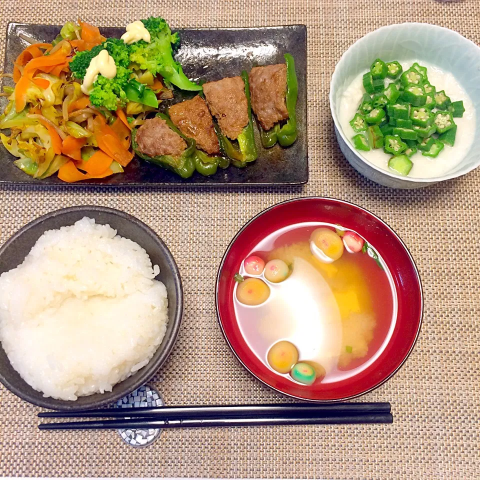 Snapdishの料理写真:ピーマンの肉詰め
オクラとろろ
野菜炒め|yummさん