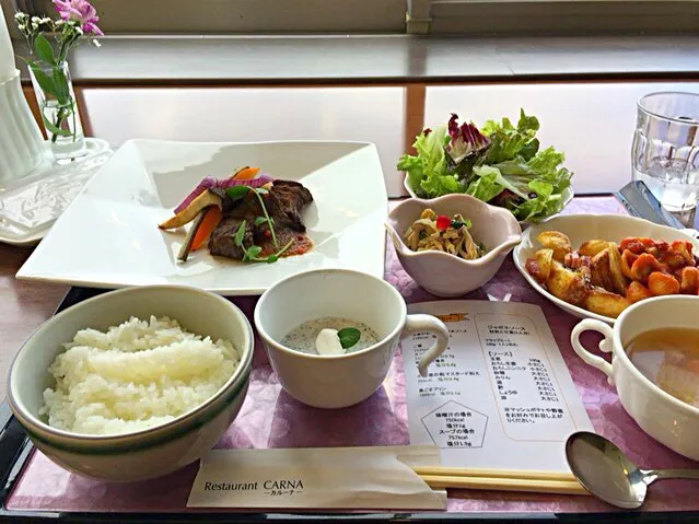 昼飯、温泉付きの 済生会日帰り検診
肉、魚、麺、カレー、雑炊から選びまして もちろん肉のセット|みちるさん