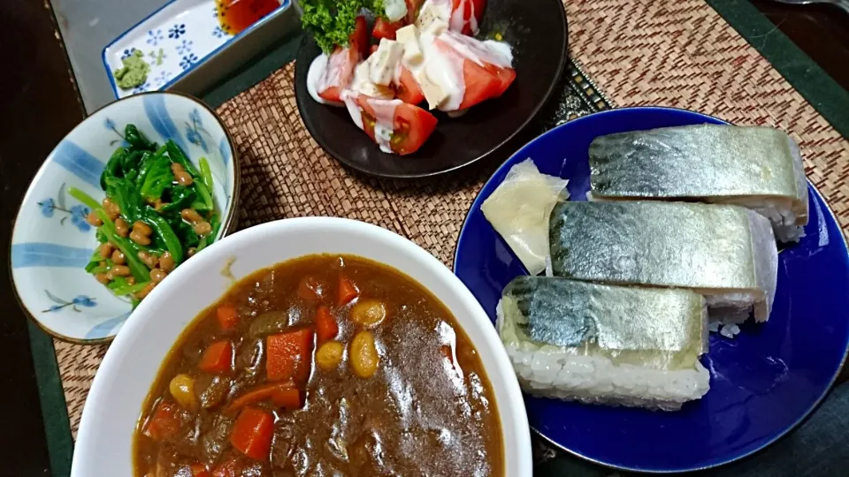 バッテラ&トマトサラダ&ほうれん草の納豆あえ&豆カレー|まぐろさん