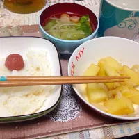 Snapdishの料理写真:新玉と新じゃがの煮物、野菜スープ！|ご！さん