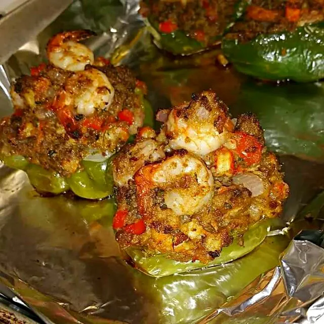 Snapdishの料理写真:🎭🍄Chef Rodney Burns of New Orleans Louisiana🍄🎭 Strikes Again #Dinner Club Cajun Seafood Stuffed Bell Peppers #Seafood #Vegetable #Main dish|Alisha GodsglamGirl Matthewsさん