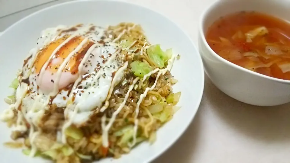 Snapdishの料理写真:ｿﾊﾞ飯に目玉焼き乗せ～
の晩ごはん✨|kaz(*･ω･)さん