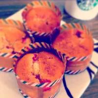 Snapdishの料理写真:strawberry cream cheese muffin
ココナッツオイル＊三温糖＊紅ほっぺ＊豆乳|kmkkntさん