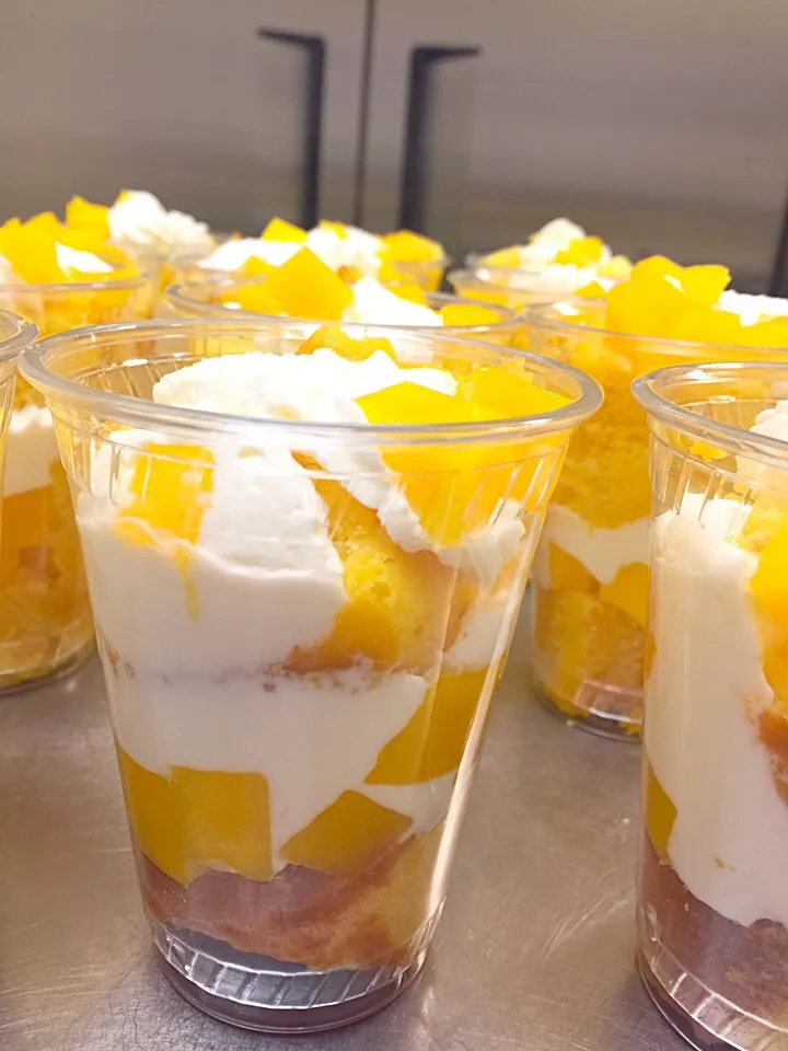 Mango parfait cups|emy savageさん