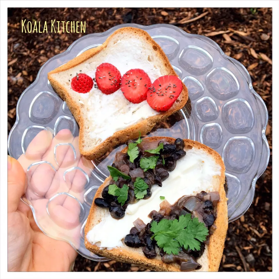 Snapdishの料理写真:Black bean chili toast|Koalaさん