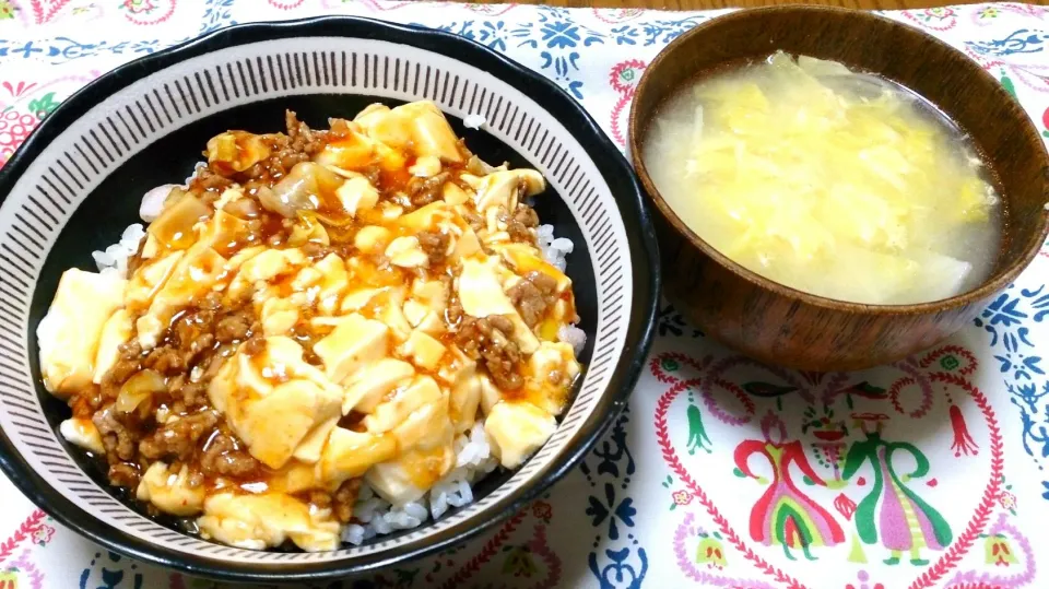 Snapdishの料理写真:麻婆豆腐丼とキャベツの春雨スープ|kazuuさん