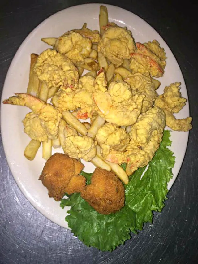 🍤❤🍤Shrimp #Dinner at Camille Restaurant in Port Allen, Louisiana 🎭 Shrimp { #Seafood } #Main dish   French Fries with Hushpuppies { #Bread } #Side dish 🍤❤🍤|Alisha GodsglamGirl Matthewsさん