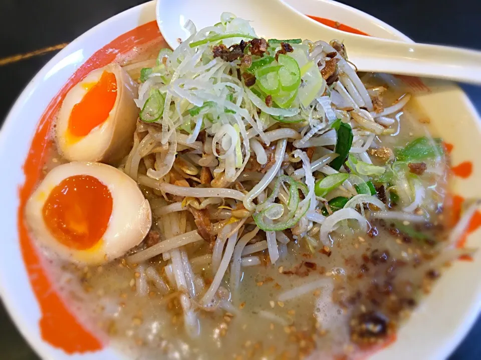 Snapdishの料理写真:柿の木 塩豚骨ラーメン( ^ω^ )|Azu58さん