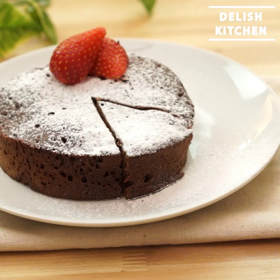 【動画】レンジチョコケーキの作り方 #delishkitchentv|DELISH KITCHENさん