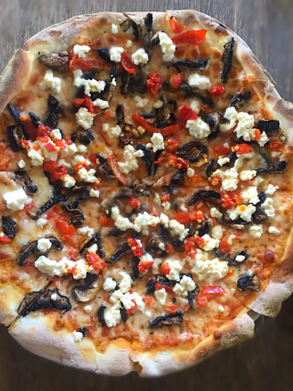 Margarita with mushroom, feta, peppers and chili|Sergio Lacuevaさん