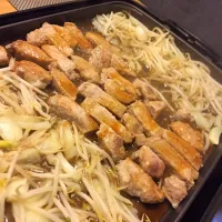 Snapdishの料理写真:ホットプレートでトンテキ
【お肉と野菜たっぷり】|g2__さん