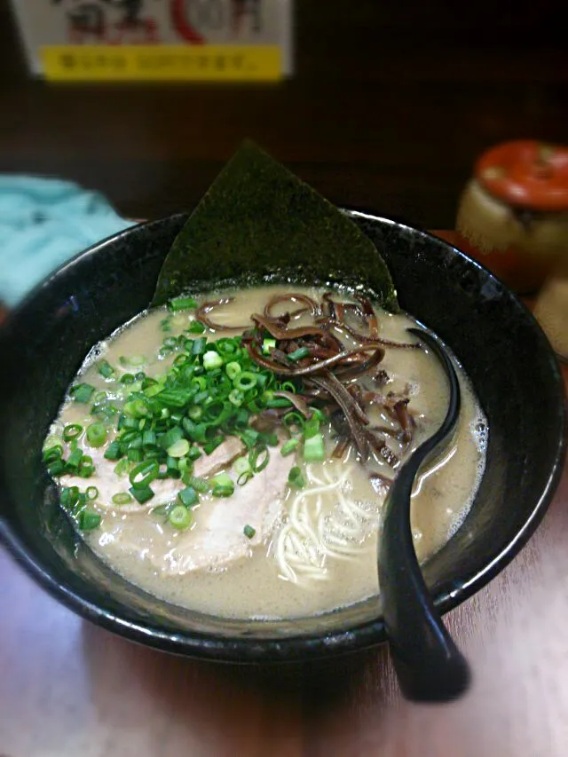 豚骨ラーメン|よちやまさん