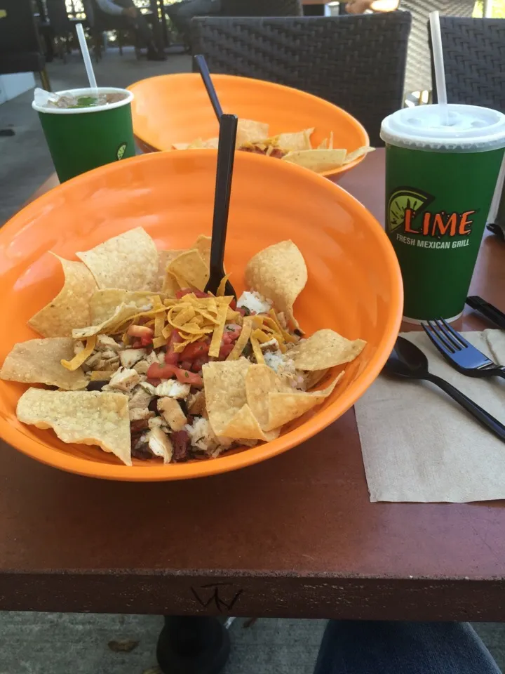 8th st. Burrito in a bowl w/green tea. #lunch #munchies|Richard Thompsonさん