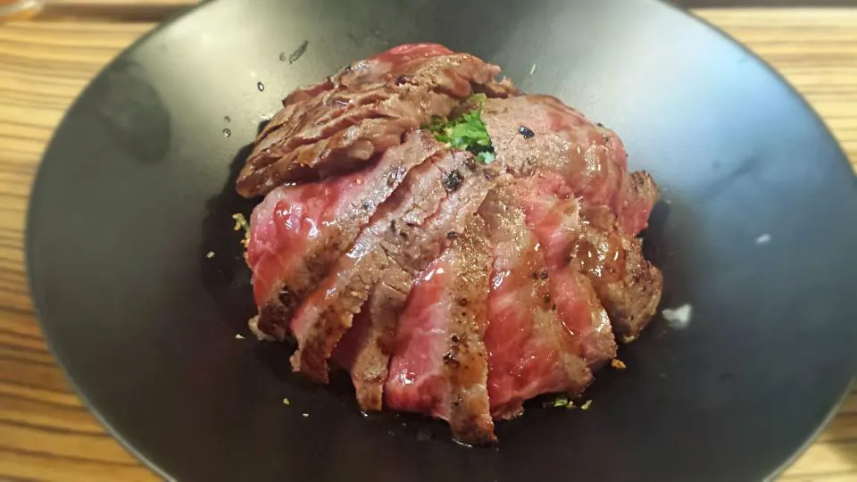 佰食屋、ステーキ丼|さとみさん