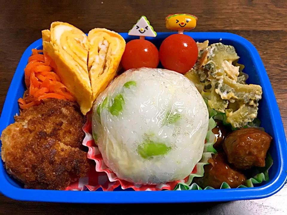 Snapdishの料理写真:幼稚園最後のお弁当🍱✨ コマ切れで作ったなんちゃって豚カツ🐷＆枝豆チーズおにぎり🍙|Rimami◡̈♥︎さん