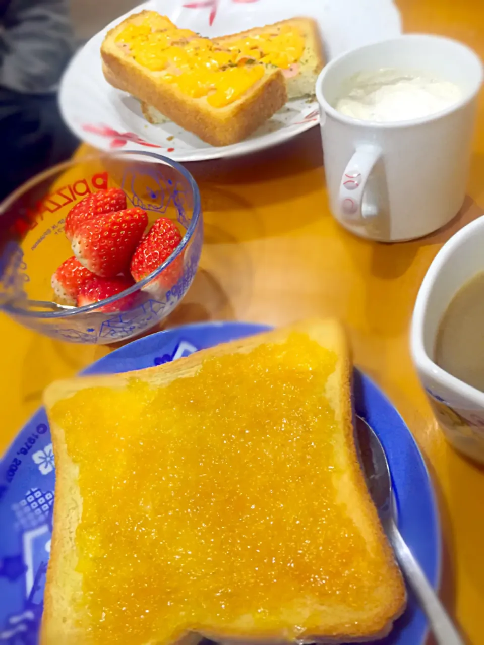 Snapdishの料理写真:ハムチーズトースト   夏蜜柑ジャム  いちご  ウィンナーコーヒー☕️|ch＊K*∀o(^^*)♪さん