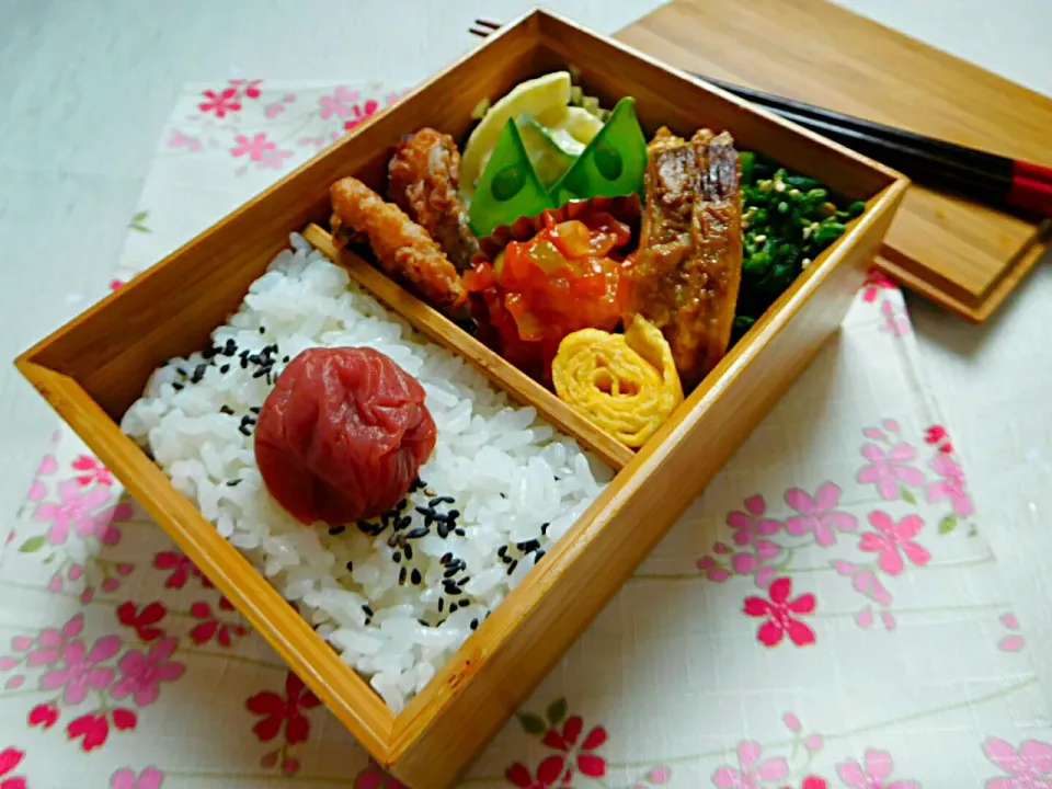 お弁当❄😊

⭐マグロの竜田揚げ
⭐ピリ辛エビチリ
⭐卵焼き
⭐チャーシュー
⭐卵と野菜のマヨネーズサラダ
⭐菜の花のからし和え|mika78さん