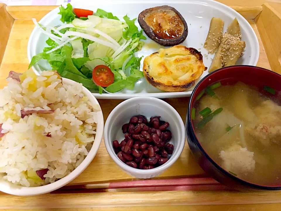 Snapdishの料理写真:晩ご飯🌙焼きしいたけにグルメ醤油垂らし！|かわちさん