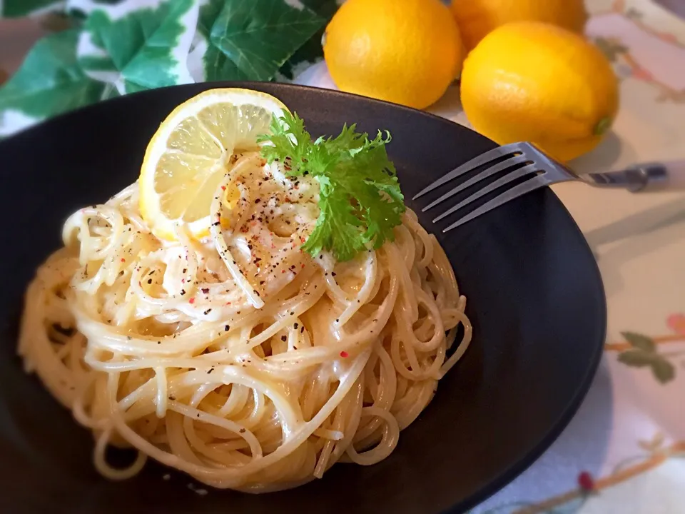 おひとり様ランチ🍴レモンクリームパスタ🍋|あゆさん