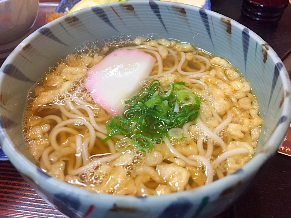 花粉であんまり食欲無いので一杯の掛け蕎麦で飢えをしのぐ🍜でも、痩せないわね🤔|にゃあ（芸名）さん