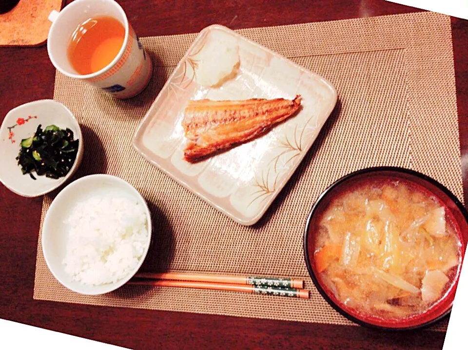 🐟ほっけ 大根おろし付
🐚わかめときゅうりの酢の物
🐷豚汁

手抜きご飯✌🏻|あやさん