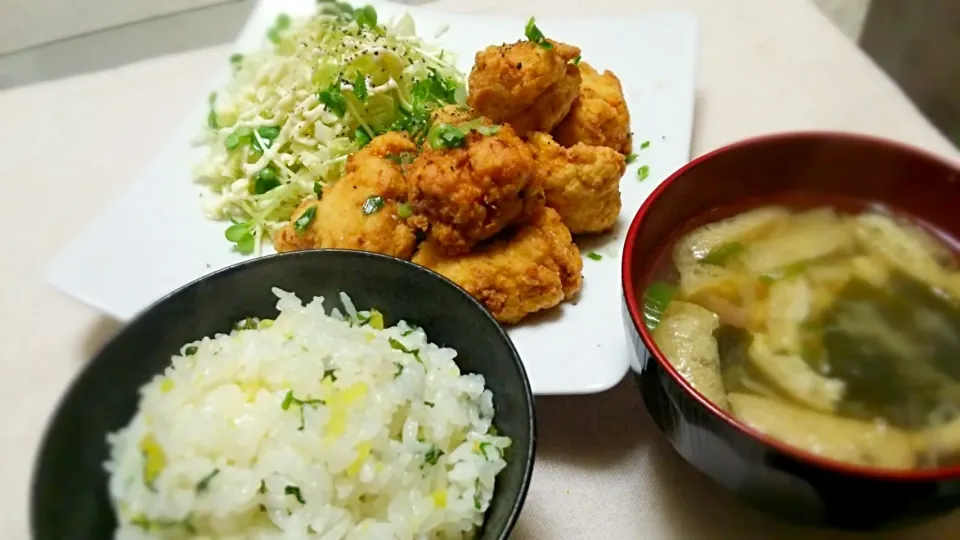 鶏ﾐﾝﾁと豆腐の唐揚げ～
の晩ごはん✨|kaz(*･ω･)さん