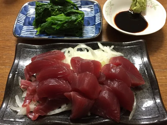 Snapdishの料理写真:鰹の刺身と菜の花のおひたし❗️ʕ̡̢̡*ϾεϿ*ʔ̢̡̢✨|サソリさん