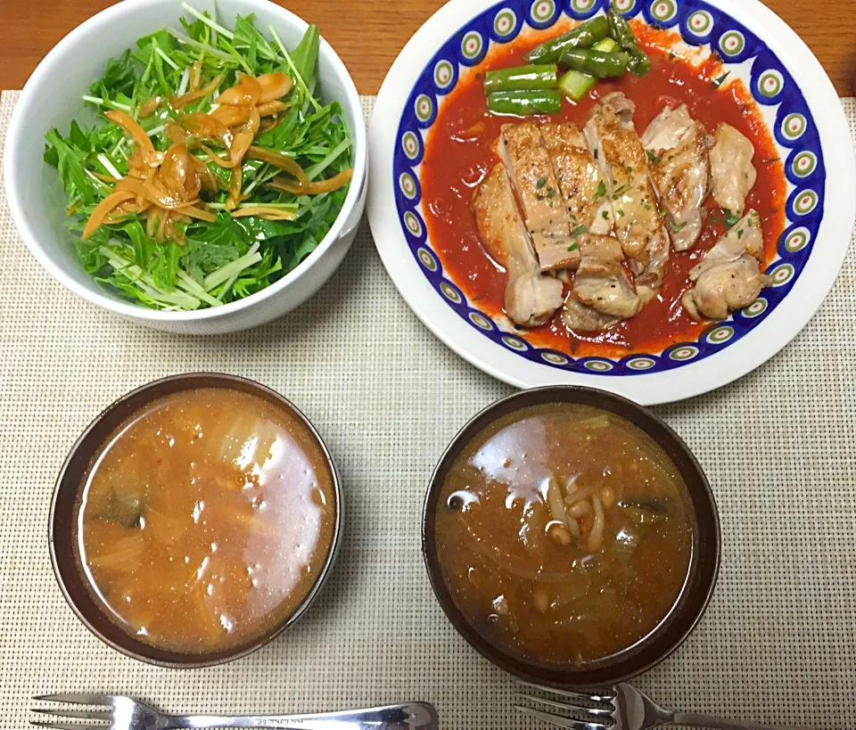 チキンソテー、水菜とシソのサラダ、キムチ味噌汁
he made it for me♡|hhhさん