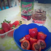 #strawberries #nutella #lunch #yummy #fruitjuice|Nicoletta C. Popaさん