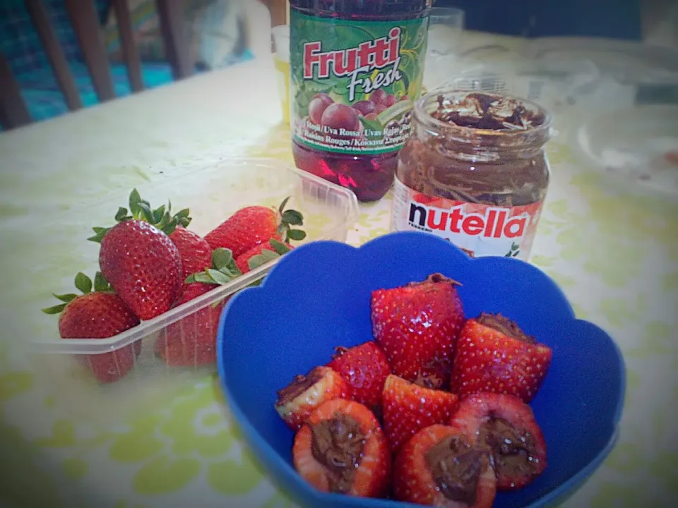 #strawberries #nutella #lunch #yummy #fruitjuice|Nicoletta C. Popaさん