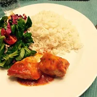 Snapdishの料理写真:Reis mit Putenbrust in Tomatensoße und Salat|Julie Reschさん