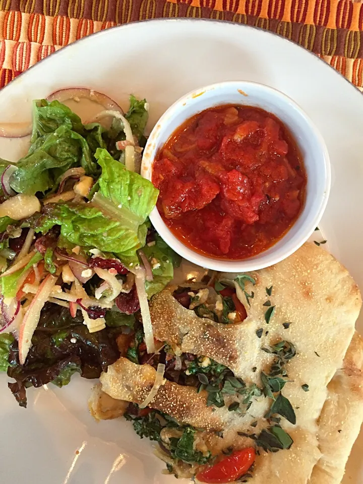 kale, sauted onion, olive, feta calzone with maranara and salad|Matthew Cashenさん