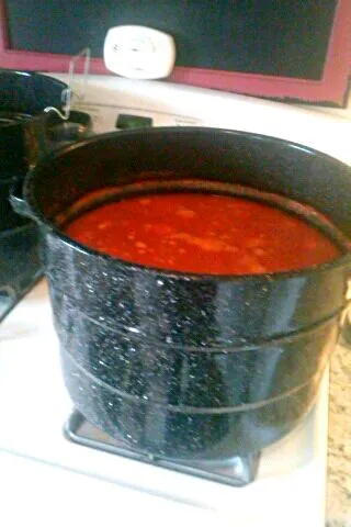 Snapdishの料理写真:Pre canned pasta sauce simmering|Kristina Paris Fergusonさん