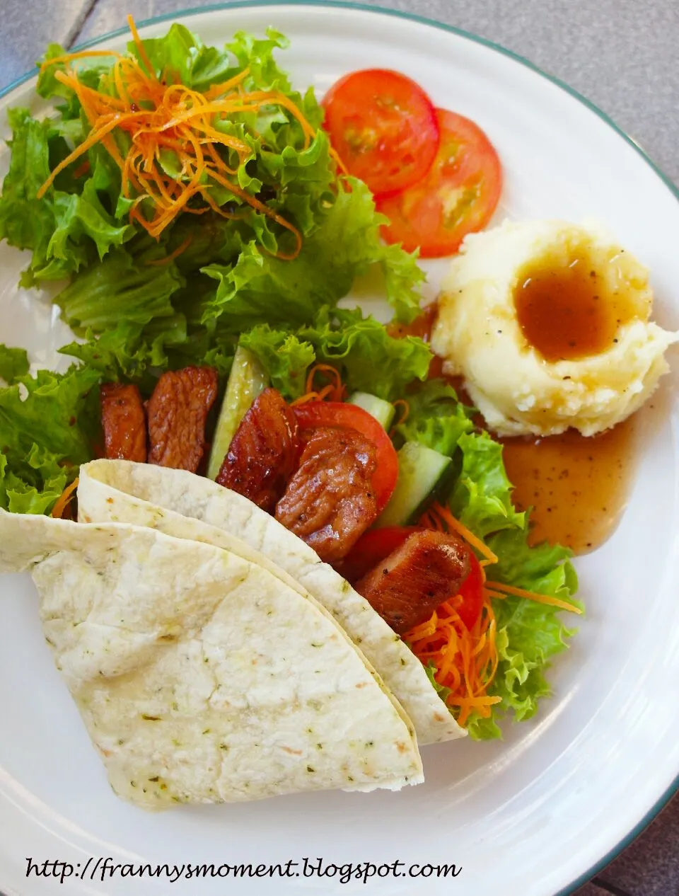 Breakfast 早餐混搭风的一餐 
Tortilla +Teriyaki pork,  mash potato + wafu  salad|Frannyさん