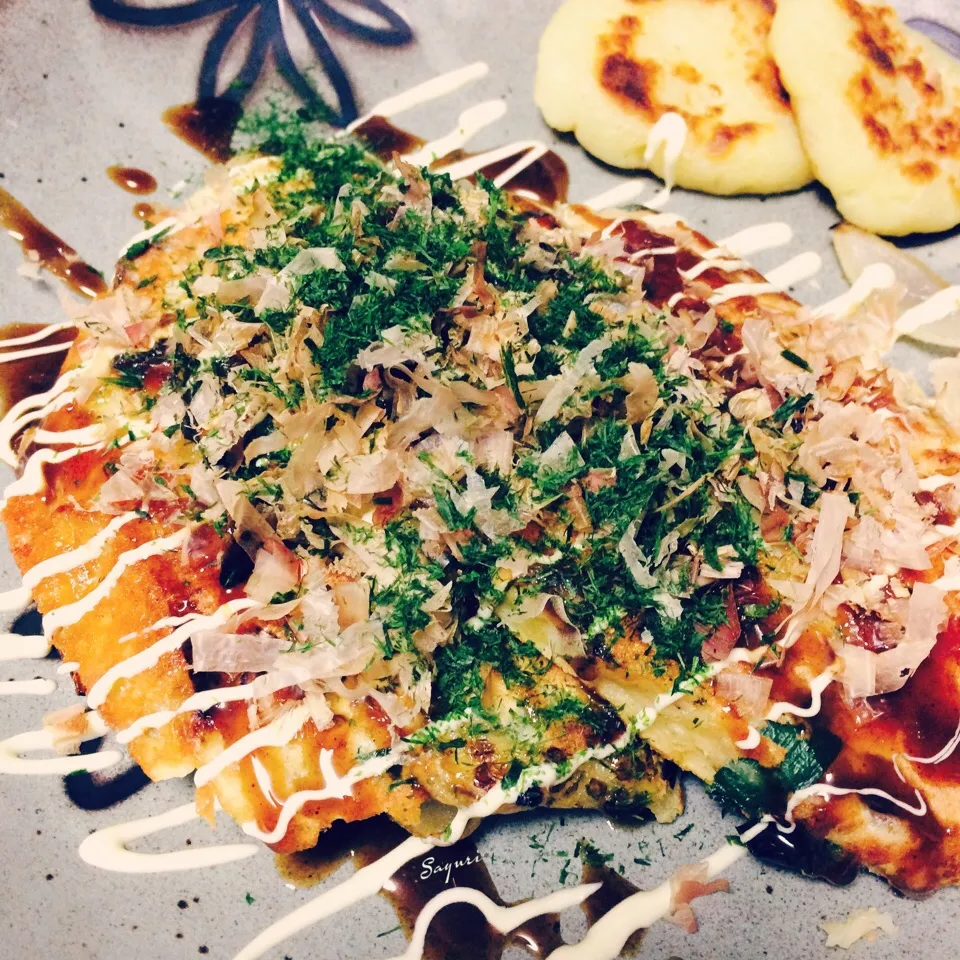 マッシュポテトと椎茸とニラだけのお好み焼き！隠し味にヤマサの醤油を✨片面チーズです♪ じゃが餅はパルメザンチーズ入り😘|sayuri*さん